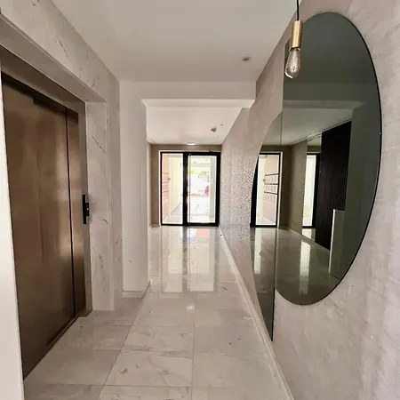 Mackenzie Seaside Апартаменти